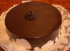 Torta con cobertura de bombón
